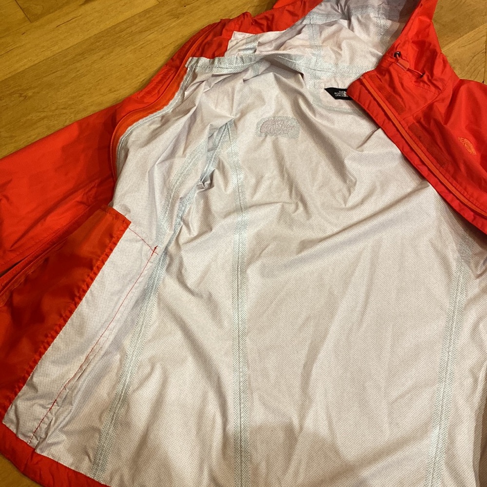 North face women’s windbreaker in neon red - Picture 5 of 12
